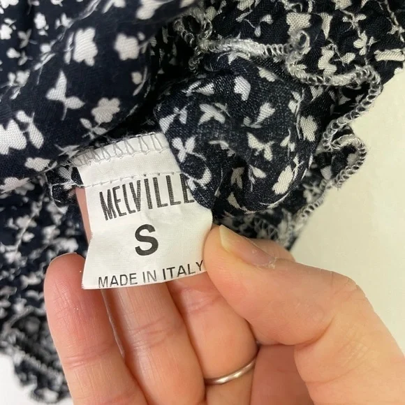 Brandy Melville dark ditsy floral cropped top - Picture 7 of 7